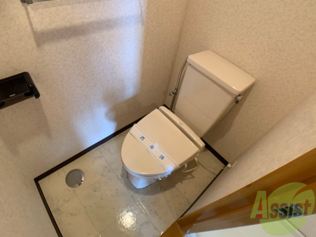 トイレ　こちらはトイレです。清潔感があり、安心して使用できます。