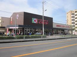 スーパー　イズミヤ 岸里店（スーパー）まで582m