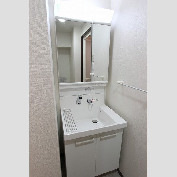 洗面設備　室内写真は別部屋の写真です。