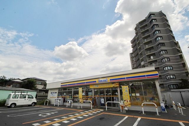 コンビニ　ミニストップさいたま新中里4丁目店（コンビニ）まで390m