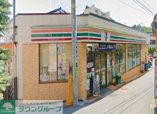 コンビニ　セブンイレブン横浜上倉田中央店（コンビニ）まで300m