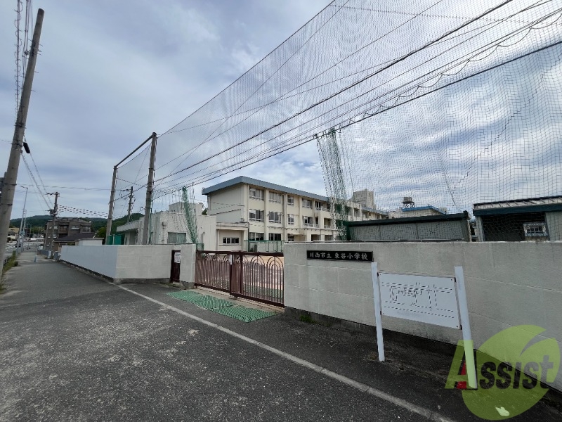 小学校　東谷小学校（小学校）まで528m