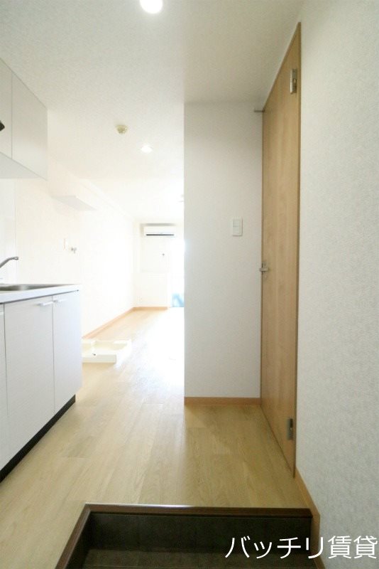 玄関　画像は別号室の為、現状優先になります。