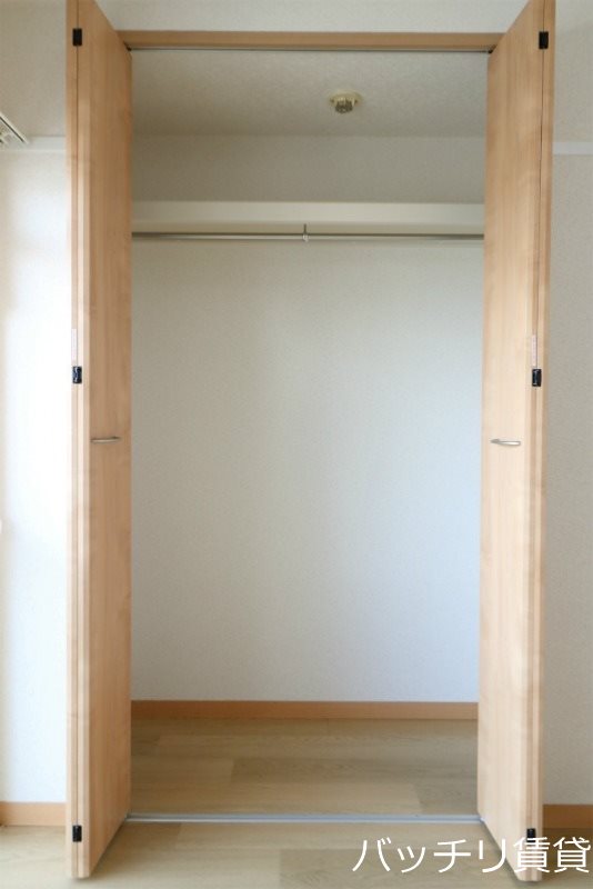 収納　画像は別号室の為、現状優先になります。