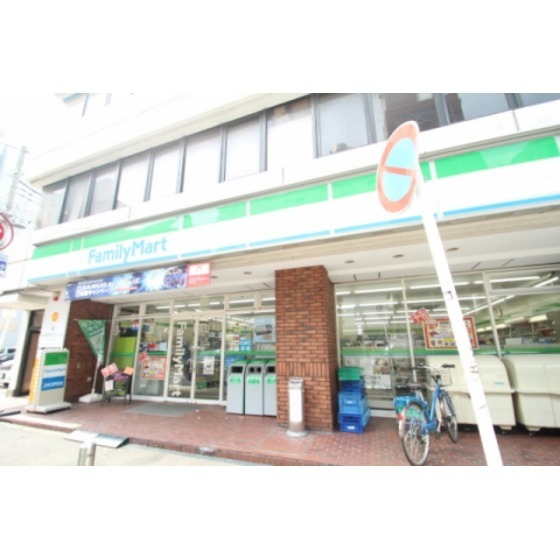 コンビニ　ファミリーマート和田屋松影町店（コンビニ）まで209m