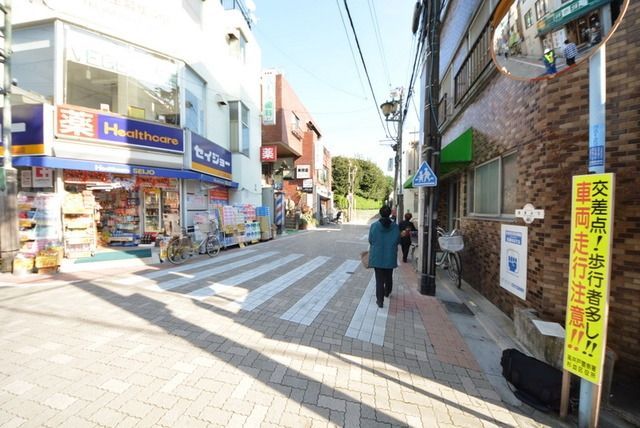その他　駅前（その他）まで1040m