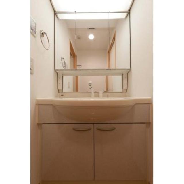 洗面設備　※写真は同タイプ住戸です。