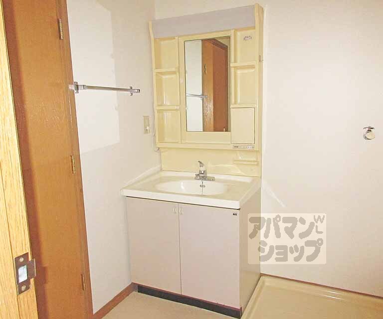 洗面設備　洗面台も広いですね！