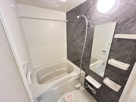 バス・シャワールーム　※別部屋の写真です