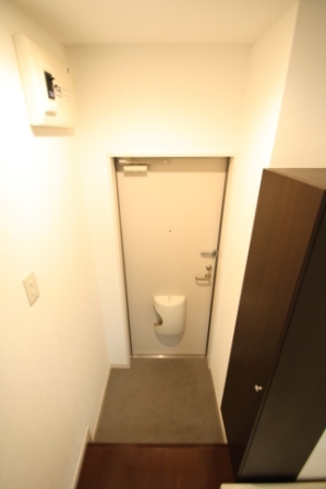 玄関　※同アパート別部屋のお写真です