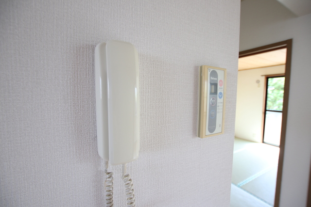 セキュリティ　来訪者はちゃんと確認してから出てくださいませ。