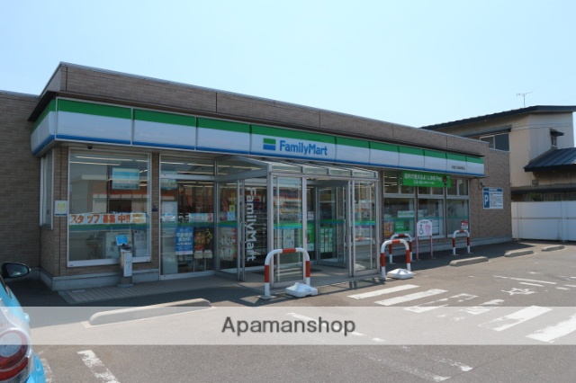 コンビニ　ファミリーマート（コンビニ）まで328m