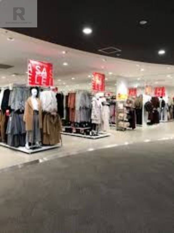 ショッピングセンター　ジーユーイオンモール茨木店（ショッピングセンター）まで855m