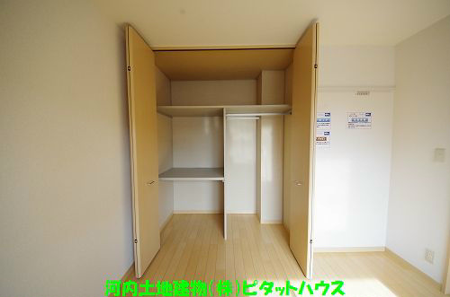 収納　５．５帖洋室収納