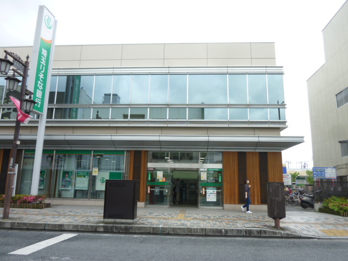 銀行　埼玉りそな銀行　飯能支店（銀行）まで303m