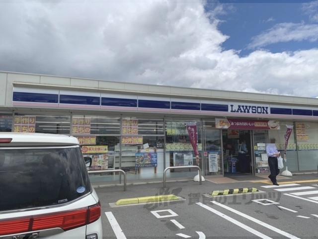 コンビニ　ローソン奈良石木町店（コンビニ）まで2700m