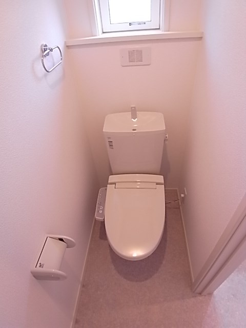 トイレ　※他のお部屋の写真になります