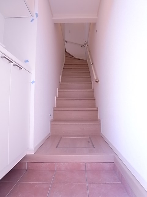 玄関　※他のお部屋の写真になります