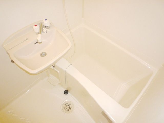 レオパレスジョーヌの風呂写真