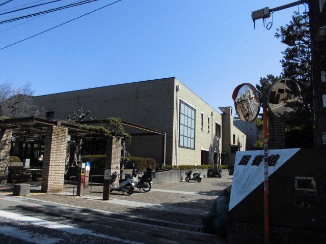 図書館　茅ヶ崎市立図書館（図書館）まで1300m