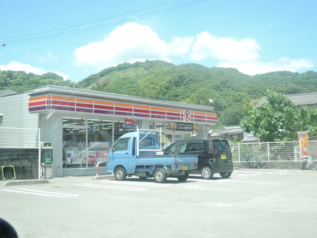 コンビニ　サークルK高知万々店（コンビニ）まで697m