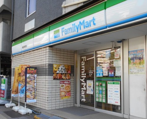 コンビニ　ファミリーマート 横浜栄町店（コンビニ）まで214m