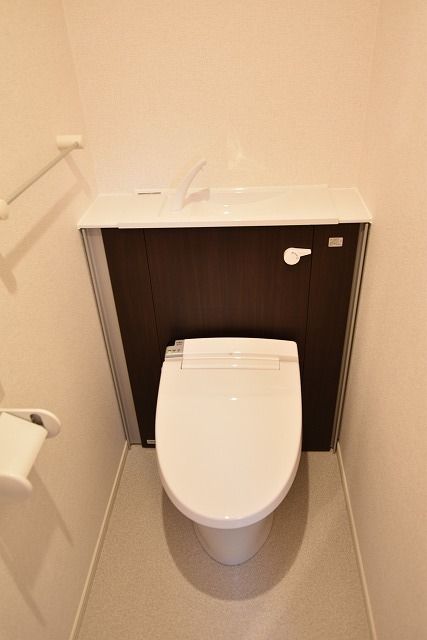 ＪＲ信越本線 長岡駅 徒歩19分 3階建 築10年のトイレ写真