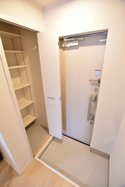 ＪＲ信越本線 長岡駅 徒歩19分 3階建 築10年の玄関写真