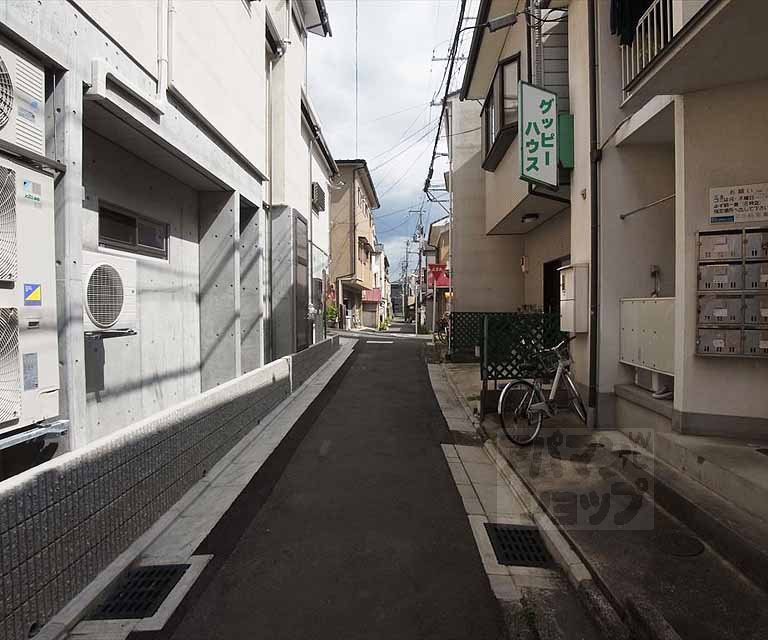 その他　前面道路です。