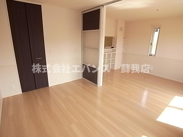 その他部屋・スペース　広くて明るい寝室