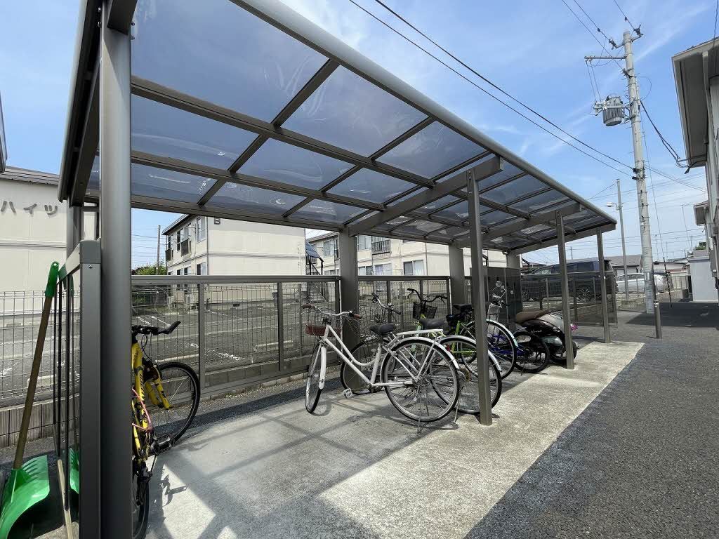建物外観　駐輪場