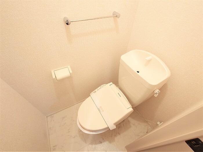 トイレ　温水洗浄便座付き