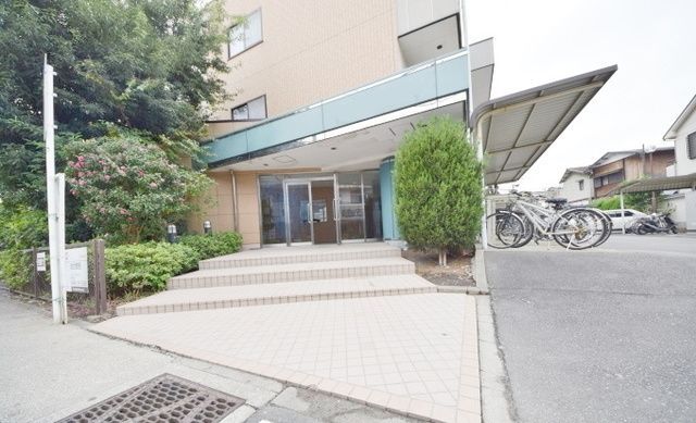エントランス　★★屋根付きのしっかりとしたエントランス★★