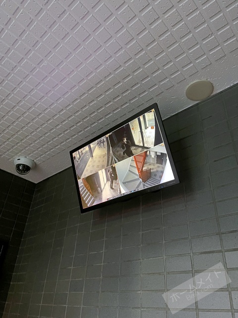 エントランス　防犯カメラ