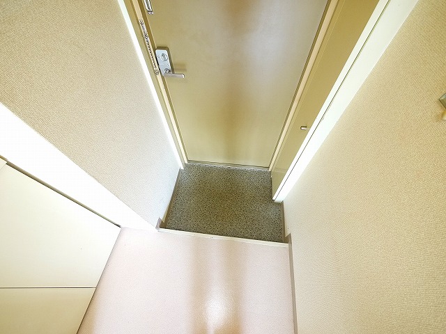 近鉄奈良線 新大宮駅 徒歩9分 4階建 築33年の玄関写真