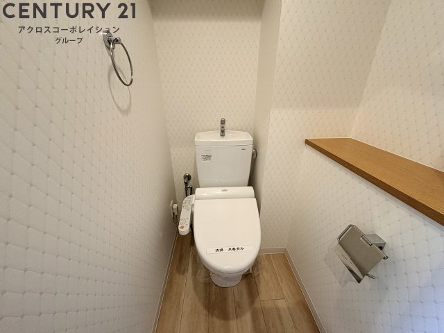 トイレ　温水洗浄便座付きのトイレです♪
