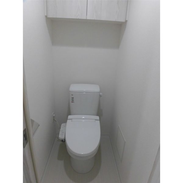 小田急線 百合ケ丘駅 徒歩6分 3階建 築8年のトイレ写真