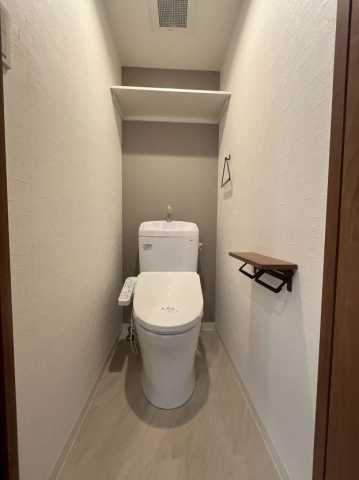 東急田園都市線 池尻大橋駅 徒歩8分 3階建 築33年のトイレ写真