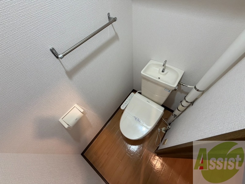トイレ　こちらはトイレです。清潔感があり、安心して使用できます。