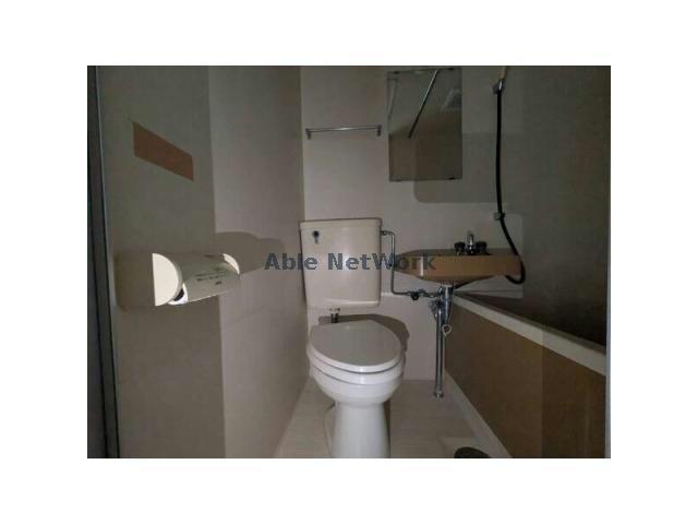 西尾市 2階建 築38年のトイレ写真