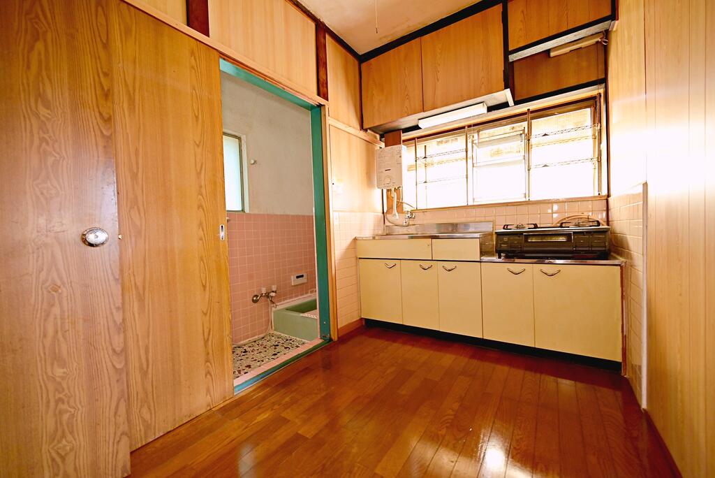 ＪＲ山陽本線 向洋駅 徒歩28分 2階建 築46年の居間写真