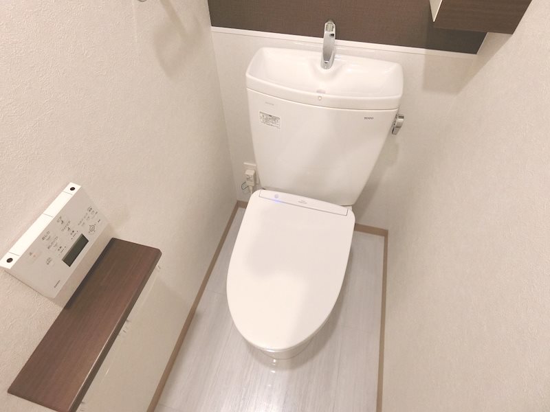 京王線 多磨霊園駅 徒歩10分 5階建 築9年のトイレ写真