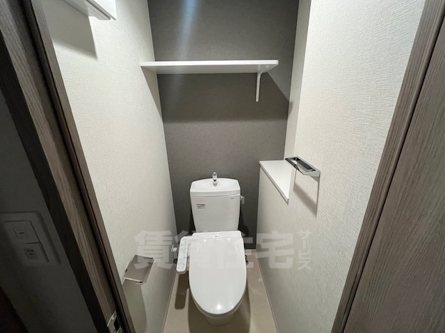 地下鉄御堂筋線 江坂駅 徒歩16分 5階建 築2年のトイレ写真
