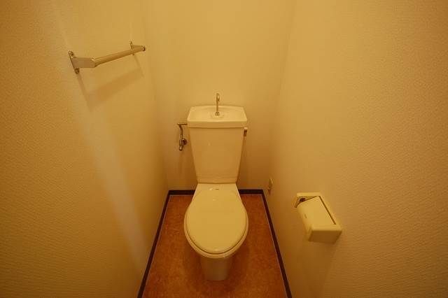 トイレ　写真は別の部屋のものとなります