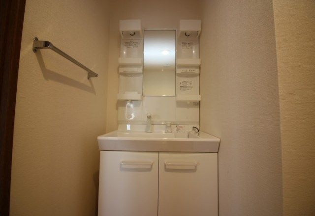 洗面設備　写真は別の部屋のものとなります