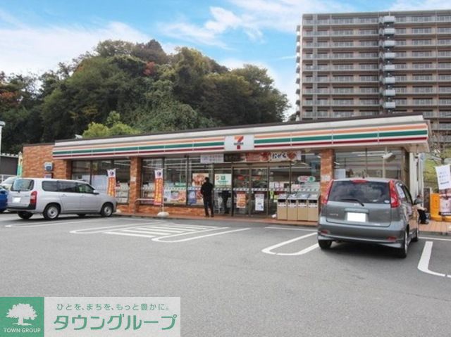 コンビニ　セブンイレブン藤沢川名1丁目店（コンビニ）まで300m