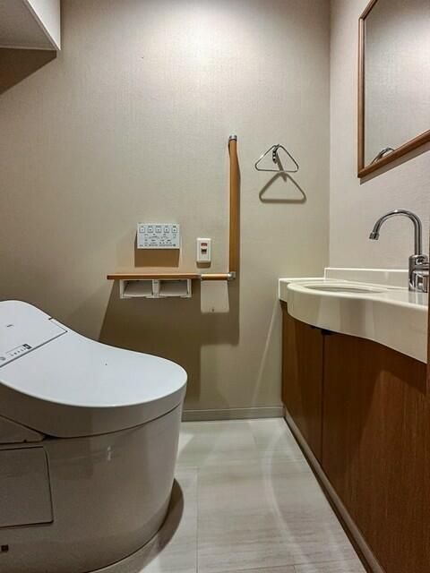トイレ　※写真は同タイプ住戸です。