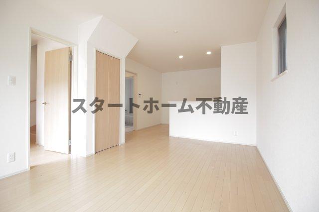 ＪＲ高徳線 徳島駅 バス乗車時間：26分 最寄りバス停で下車 徒歩5分 2階建 築15年の居間写真