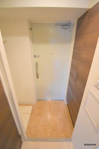 Luxe新大阪SOUTHの玄関写真