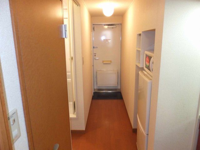 レオパレス末広の玄関写真